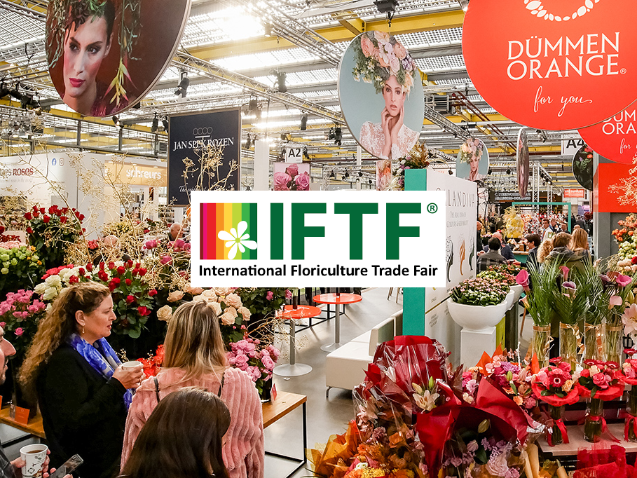 Ambiente de la feria IFTF con profesionales del sector floral.